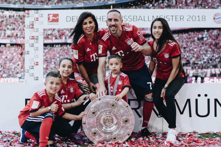 pemain bola keluarga atlet