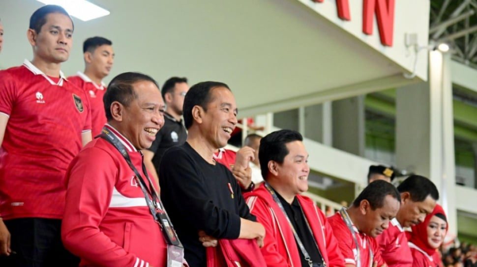 sepak bola politik